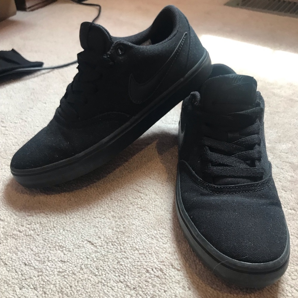 Nike size 7 sneakers.